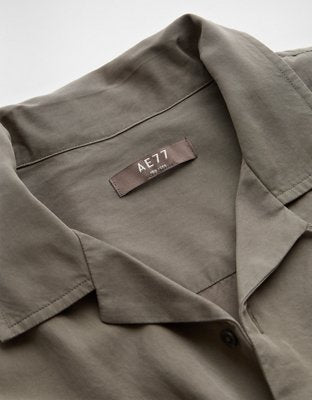 AE77 Premium Relaxed Short-Sleeve Button-Up Shirt - Olive
